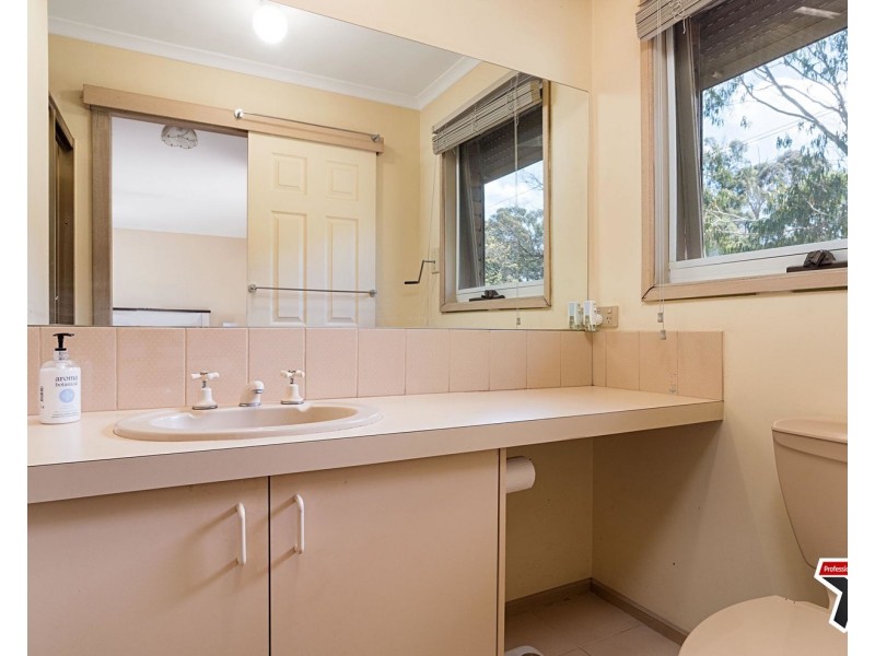 2 Summerhill Park Drive, Mooroolbark VIC 3138