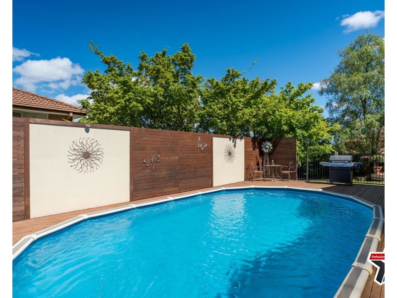 2 Summerhill Park Drive, Mooroolbark VIC 3138