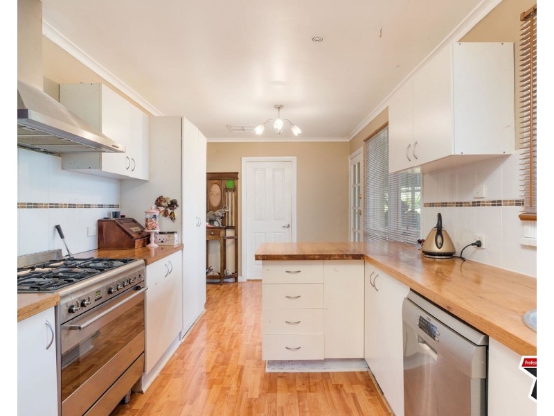 2 Williams Crescent, Woori Yallock VIC 3139