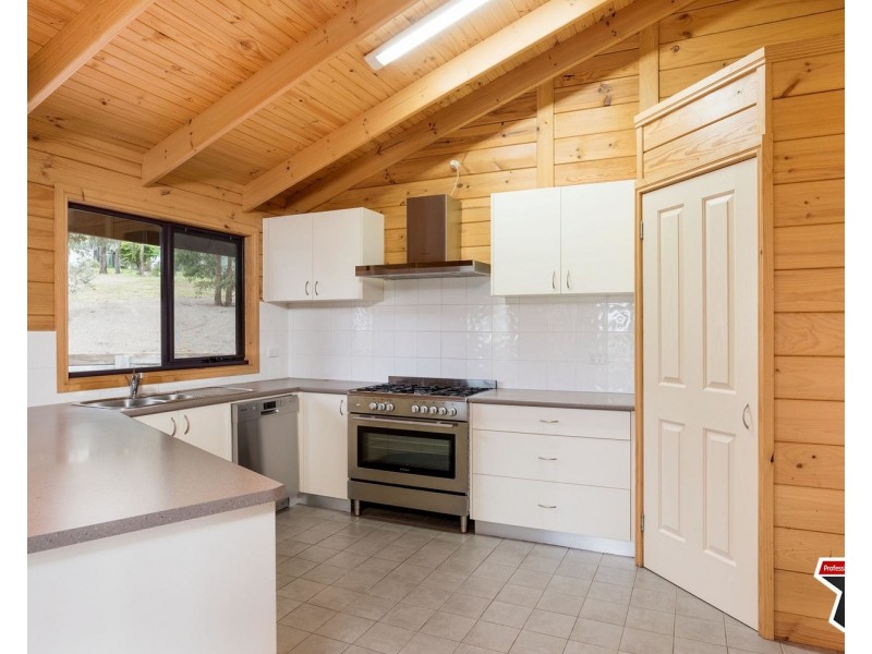 10 Shirley Lane, Healesville VIC 3777