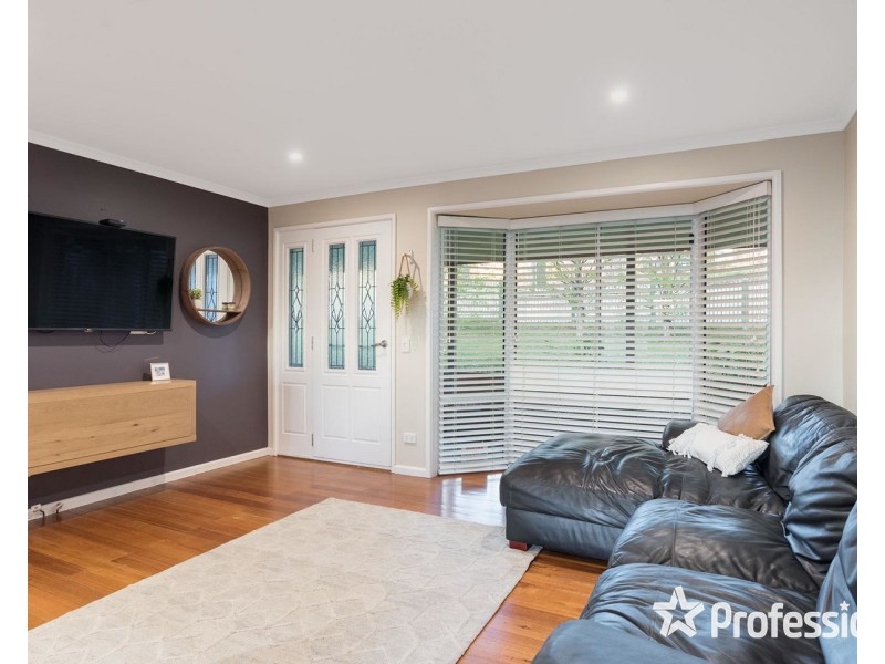 22 Edmond Crescent, Wandin North VIC 3139
