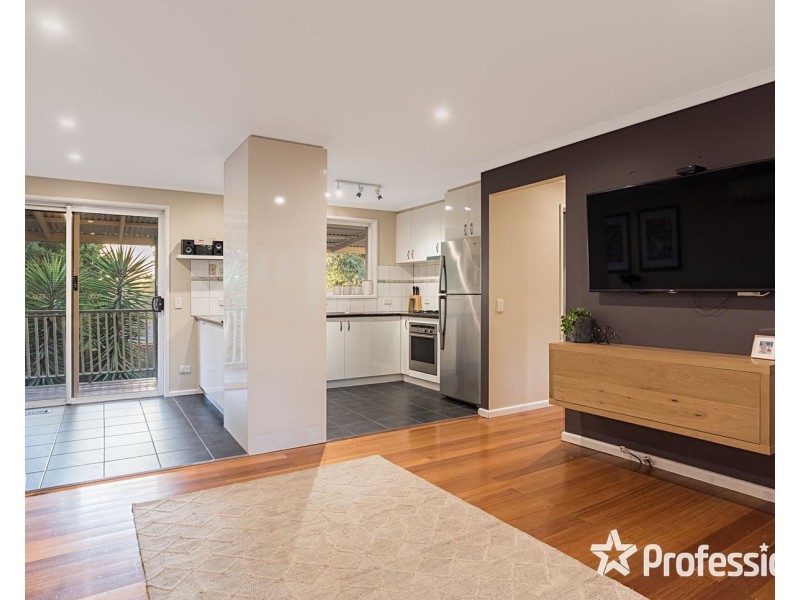 22 Edmond Crescent, Wandin North VIC 3139