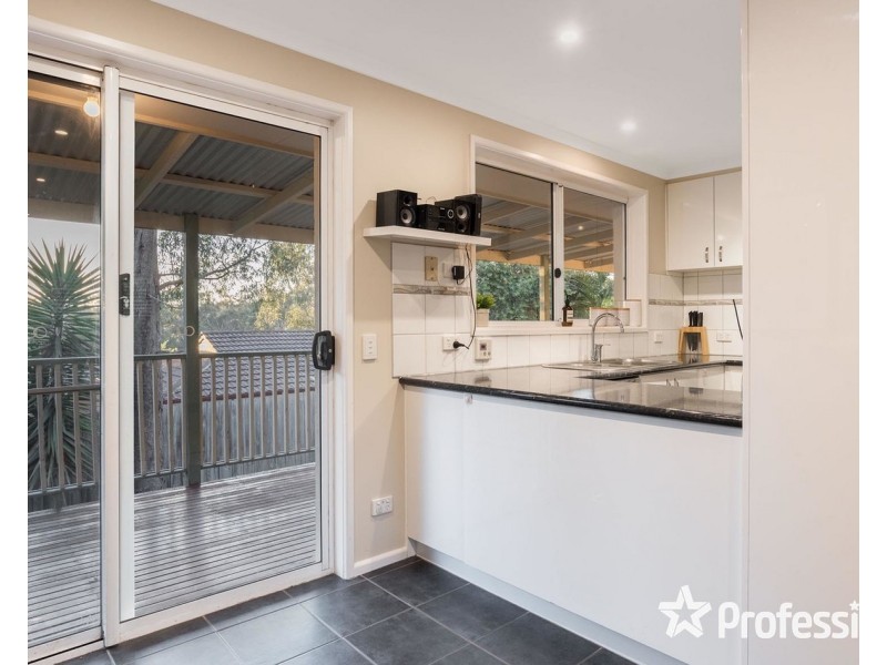 22 Edmond Crescent, Wandin North VIC 3139