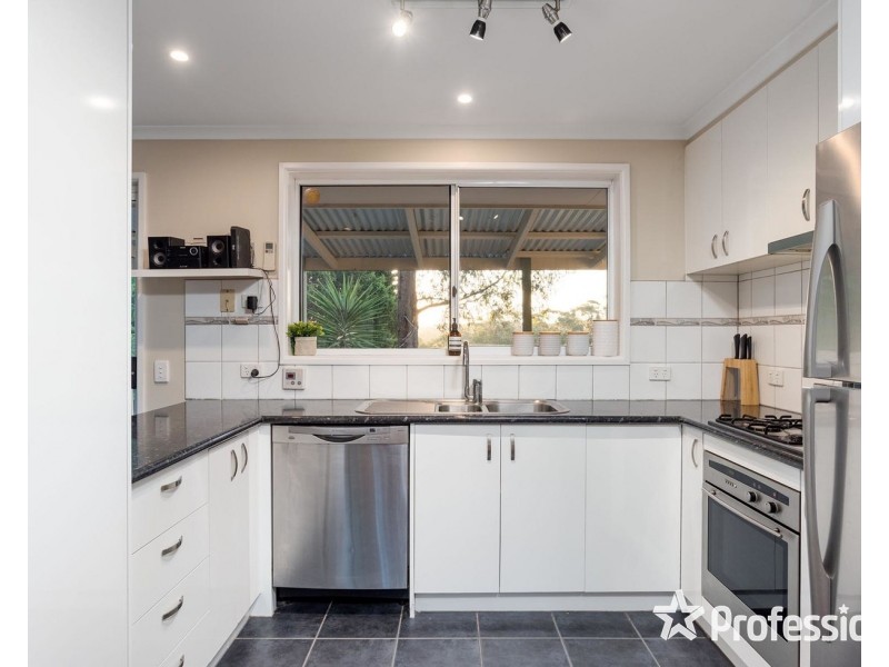 22 Edmond Crescent, Wandin North VIC 3139