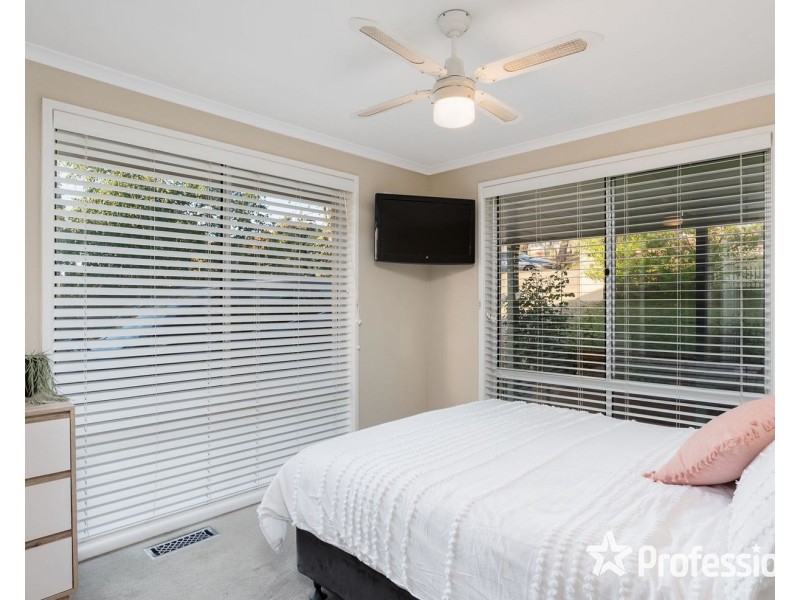 22 Edmond Crescent, Wandin North VIC 3139