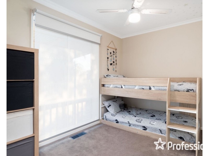 22 Edmond Crescent, Wandin North VIC 3139