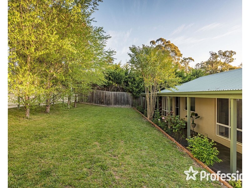 22 Edmond Crescent, Wandin North VIC 3139