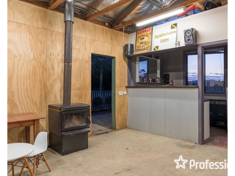 22 Edmond Crescent, Wandin North VIC 3139