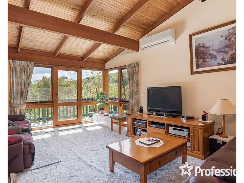 18 Sycamore Grove, Mount Evelyn VIC 3796