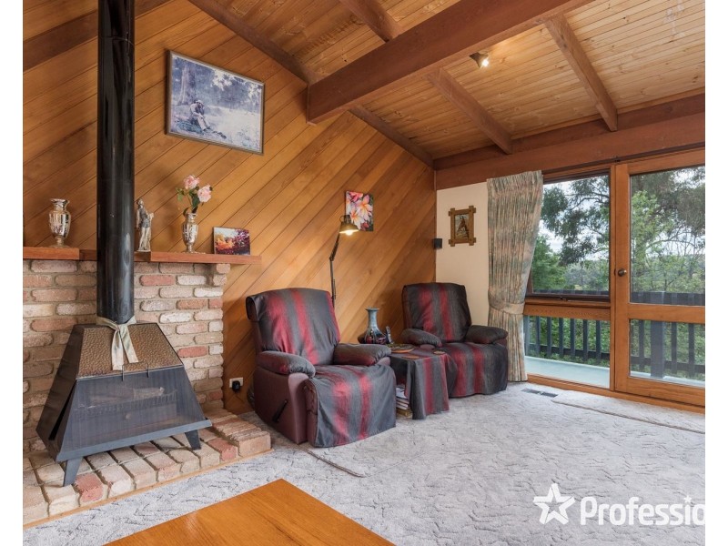 18 Sycamore Grove, Mount Evelyn VIC 3796