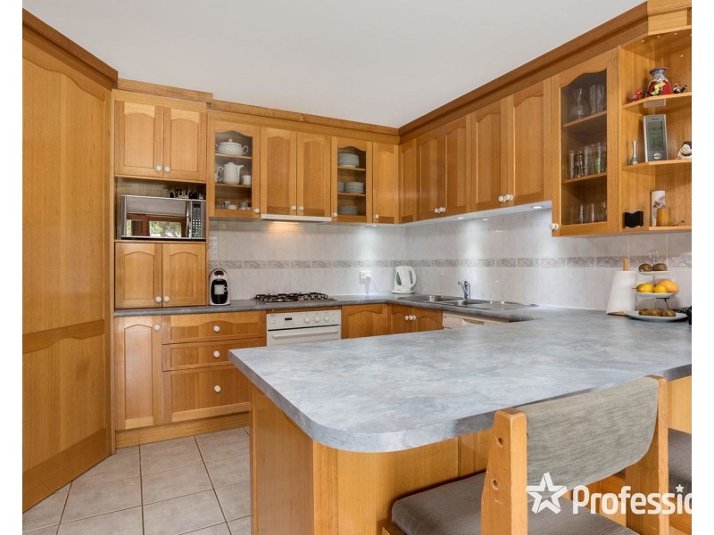 18 Sycamore Grove, Mount Evelyn VIC 3796