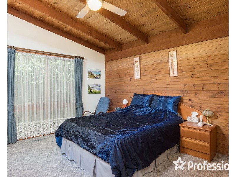 18 Sycamore Grove, Mount Evelyn VIC 3796