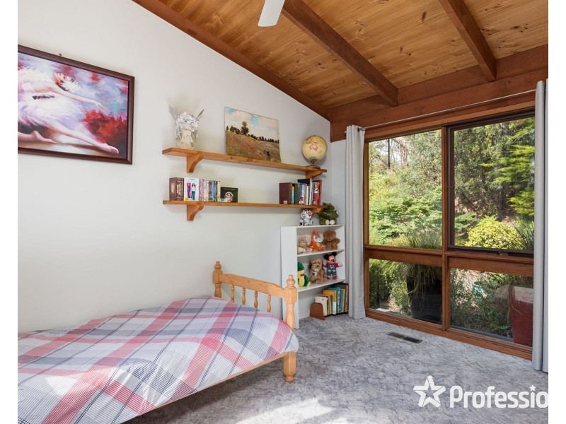 18 Sycamore Grove, Mount Evelyn VIC 3796