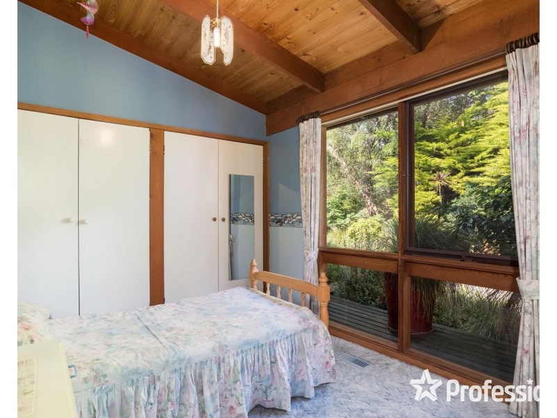 18 Sycamore Grove, Mount Evelyn VIC 3796