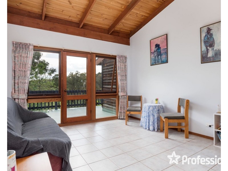 18 Sycamore Grove, Mount Evelyn VIC 3796