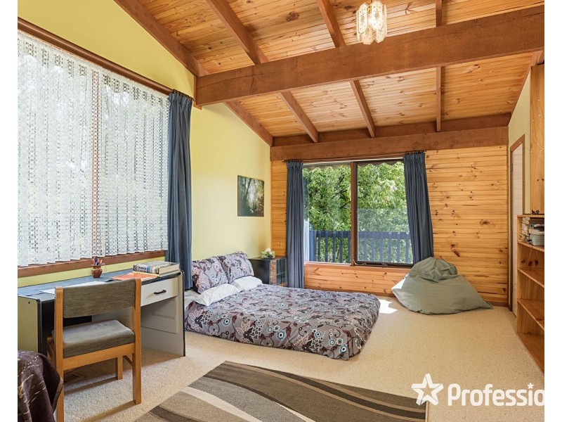 18 Sycamore Grove, Mount Evelyn VIC 3796