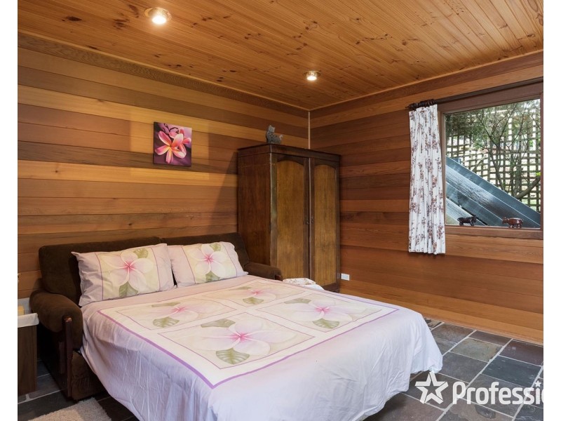 18 Sycamore Grove, Mount Evelyn VIC 3796