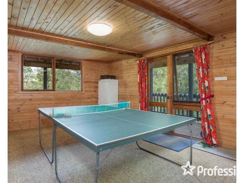 18 Sycamore Grove, Mount Evelyn VIC 3796