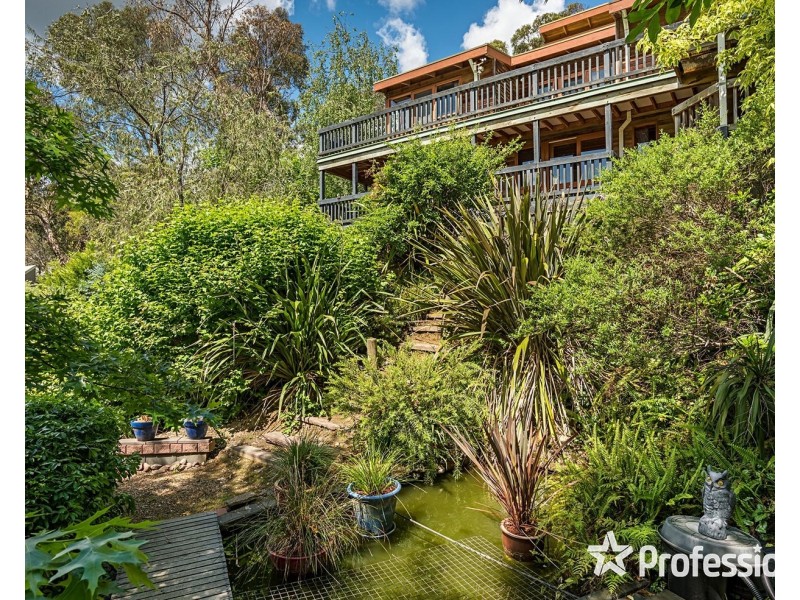 18 Sycamore Grove, Mount Evelyn VIC 3796