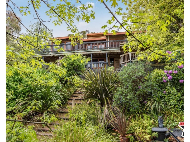 18 Sycamore Grove, Mount Evelyn VIC 3796