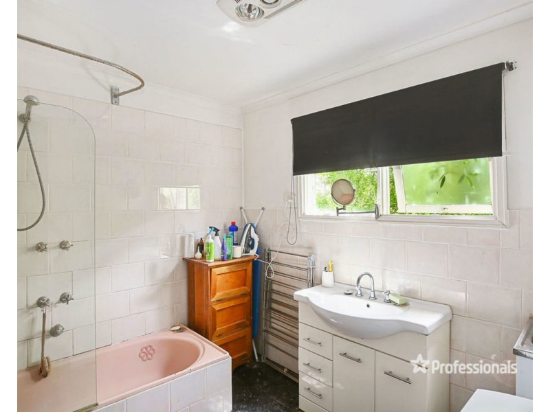 14 Monbulk Road, Mount Evelyn VIC 3796