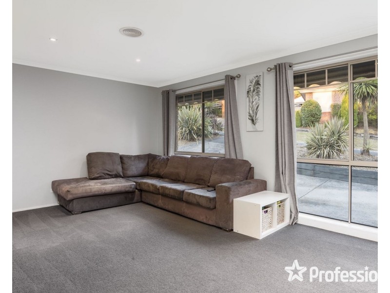 17 Rolaine Close, Lilydale VIC 3140