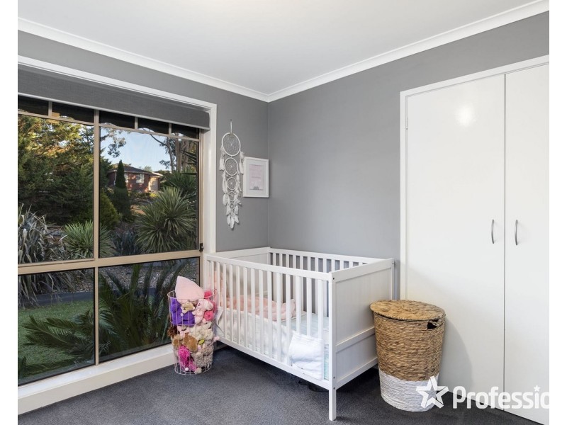 17 Rolaine Close, Lilydale VIC 3140