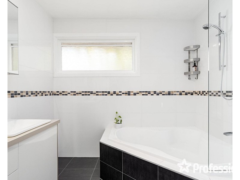 17 Olive Grove, Lilydale VIC 3140