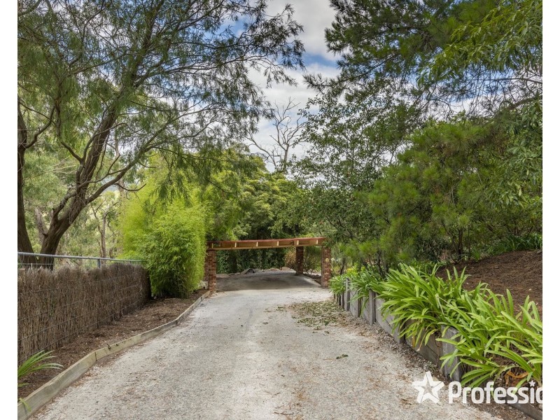 25 Thomas Crescent, Lilydale VIC 3140