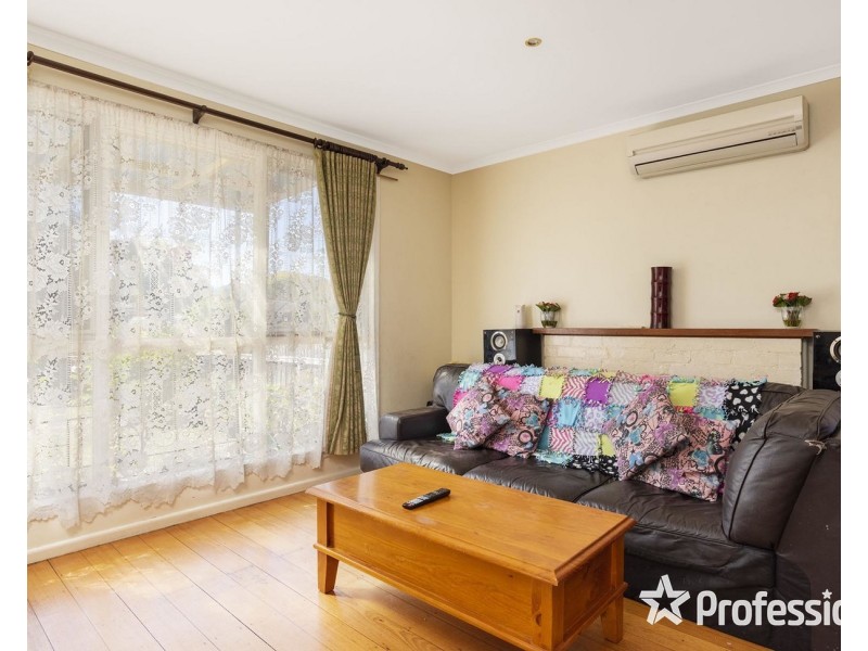 8 Wordsworth Street, Mooroolbark VIC 3138