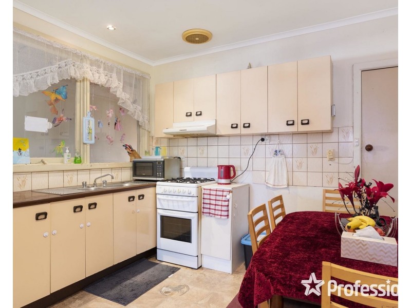8 Wordsworth Street, Mooroolbark VIC 3138