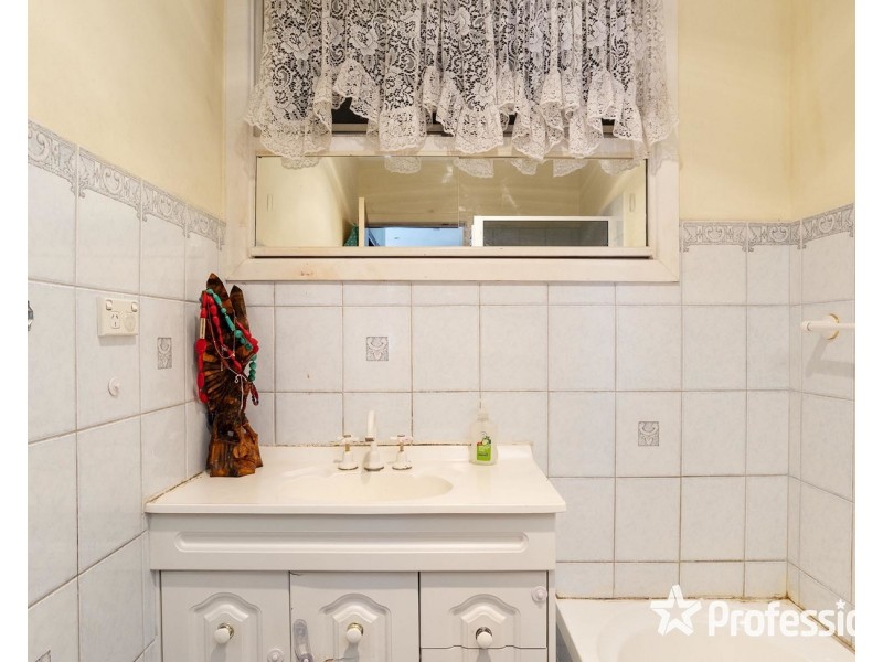 8 Wordsworth Street, Mooroolbark VIC 3138