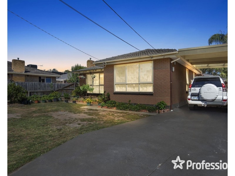 8 Wordsworth Street, Mooroolbark VIC 3138