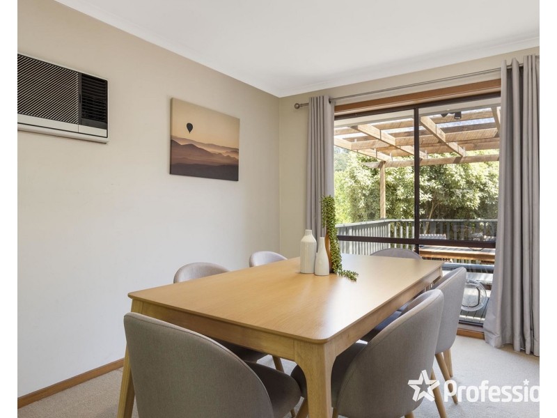 121 Commercial Road, Mount Evelyn VIC 3796