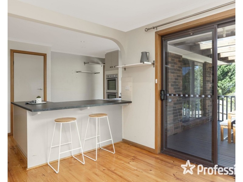 121 Commercial Road, Mount Evelyn VIC 3796