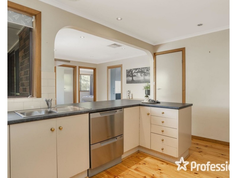 121 Commercial Road, Mount Evelyn VIC 3796