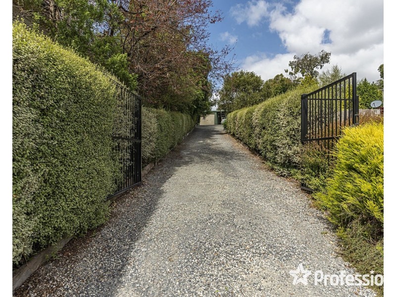 2/37 York Road, Mount Evelyn VIC 3796