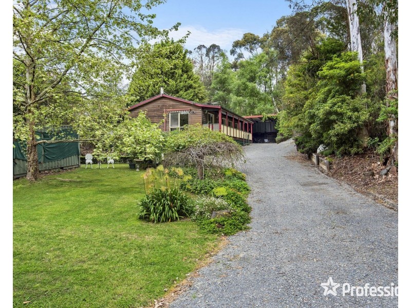 7 Edmond Crescent, Wandin North VIC 3139