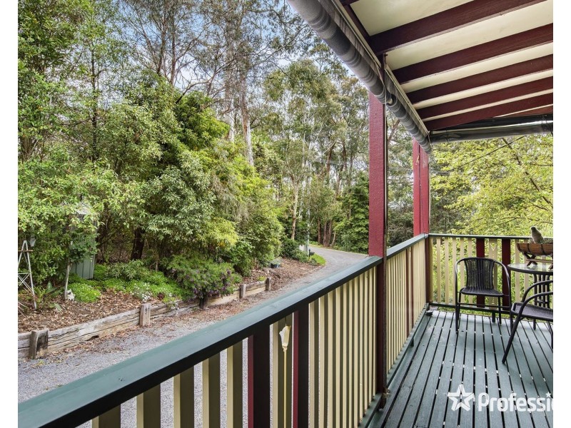 7 Edmond Crescent, Wandin North VIC 3139