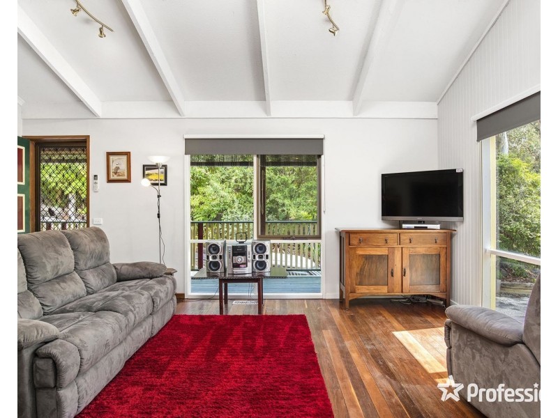 7 Edmond Crescent, Wandin North VIC 3139