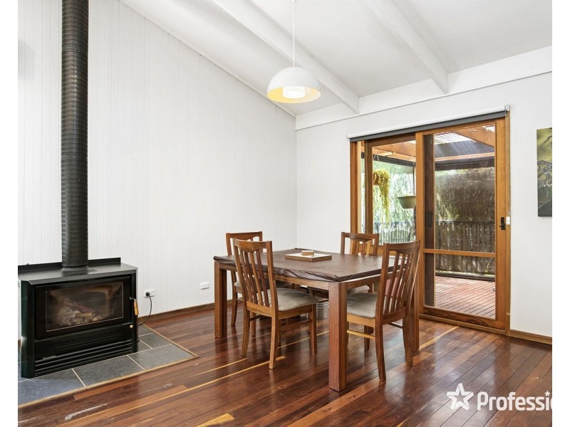 7 Edmond Crescent, Wandin North VIC 3139