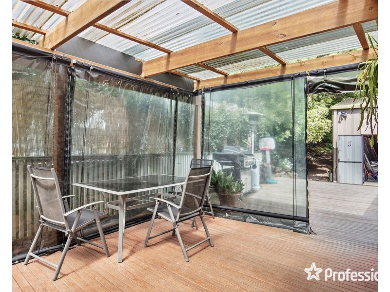 7 Edmond Crescent, Wandin North VIC 3139