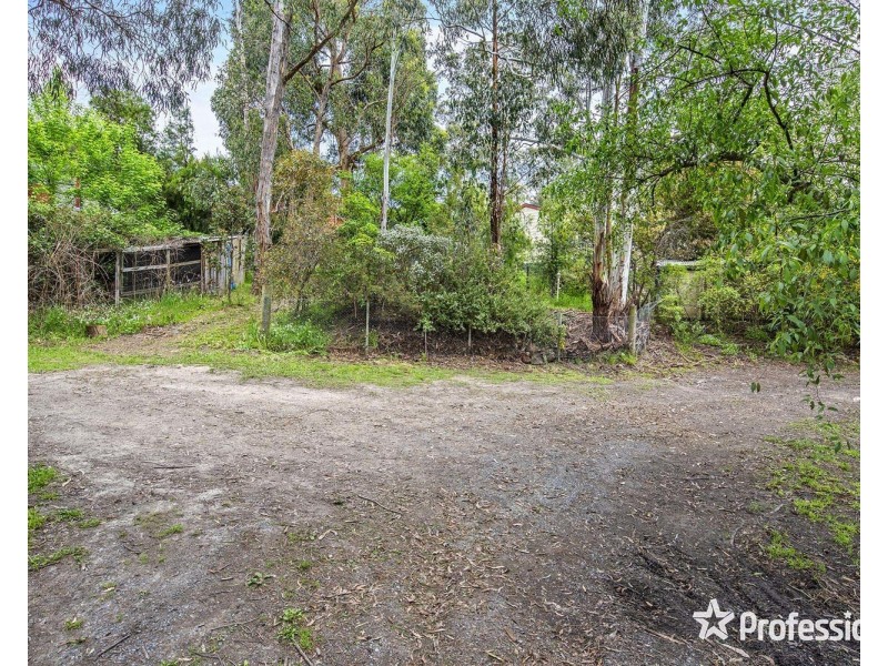 7 Edmond Crescent, Wandin North VIC 3139