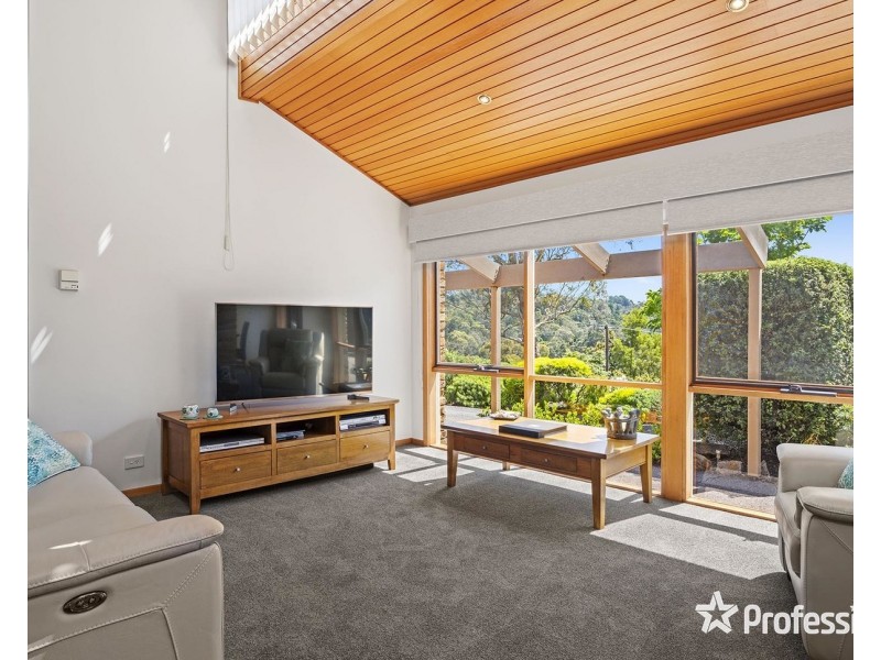 14 Commercial Road, Mount Evelyn VIC 3796