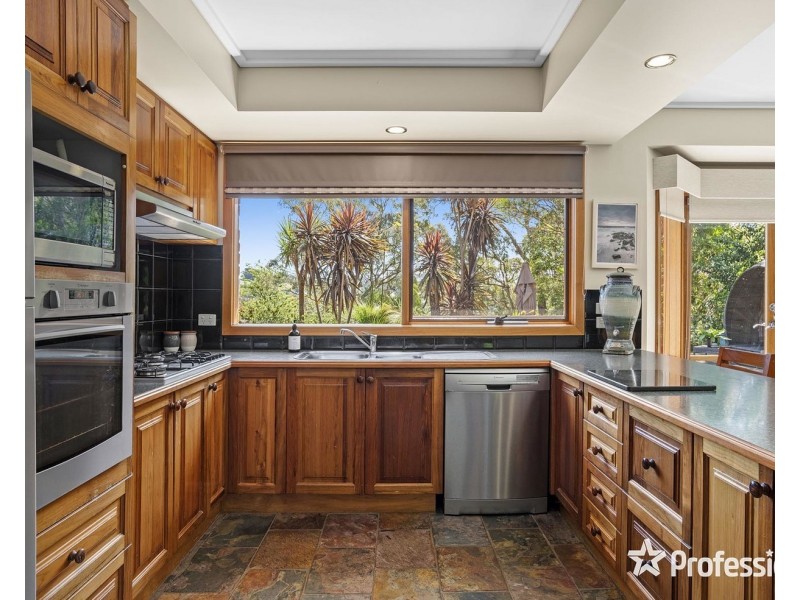 14 Commercial Road, Mount Evelyn VIC 3796