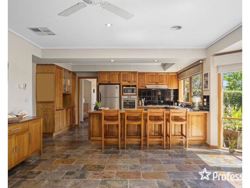 14 Commercial Road, Mount Evelyn VIC 3796