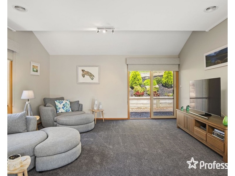 14 Commercial Road, Mount Evelyn VIC 3796