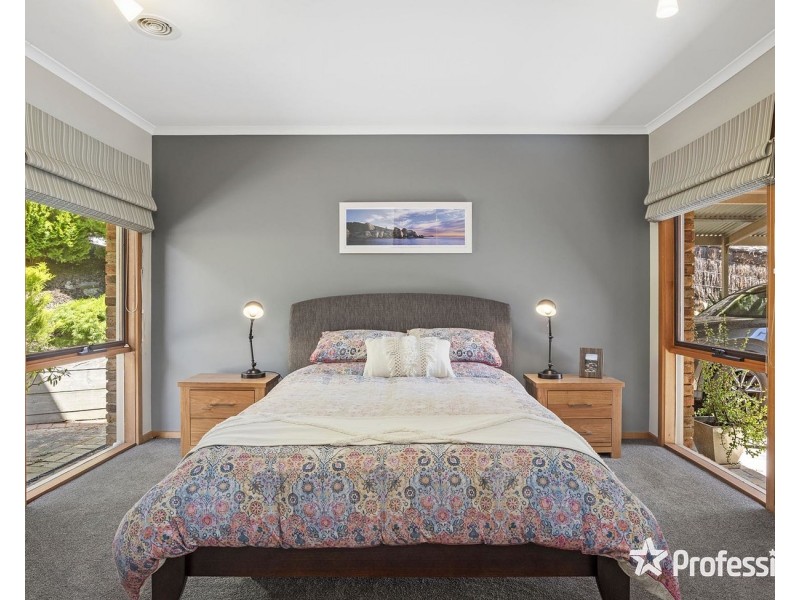 14 Commercial Road, Mount Evelyn VIC 3796