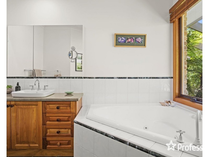 14 Commercial Road, Mount Evelyn VIC 3796