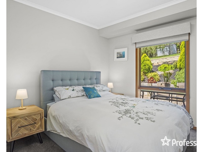 14 Commercial Road, Mount Evelyn VIC 3796